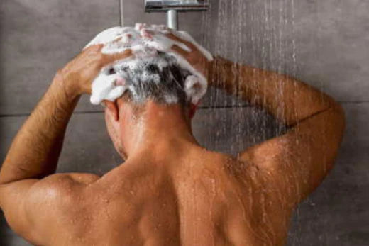man shampooing his hair | sulphate-free shampoo