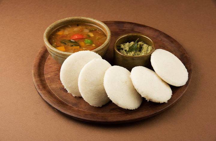 is idli good for weight loss | Plate of idlis and samabr